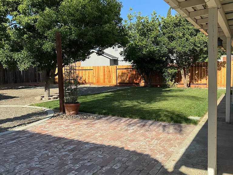16920 Yvonne Dr — Photo 29