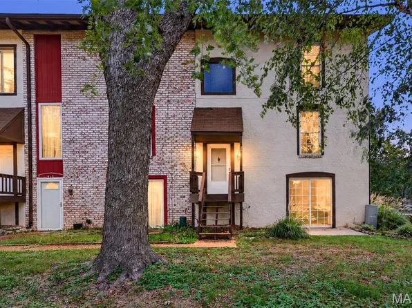 314 Carmel Woods Dr, Ballwin, MO 63021