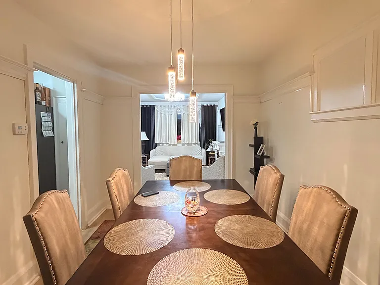 30 Bowie Ave — Photo 6