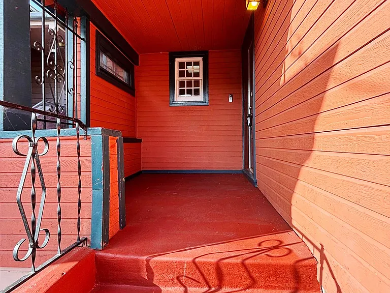 823 Apgar St — Photo 2