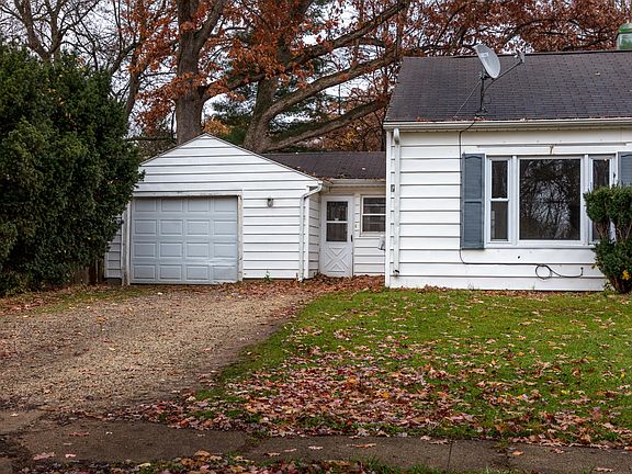 2nd image of 1014 Burr Oak St