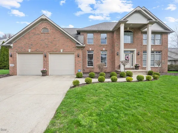 2665 Aylesbury St NW, North Canton, OH 44720