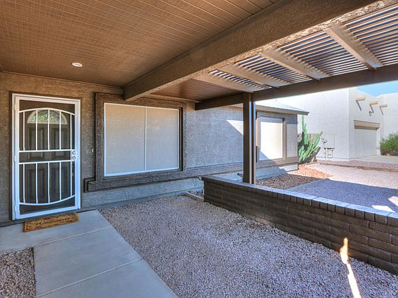 3rd image of 1272 E Avenida Isabela