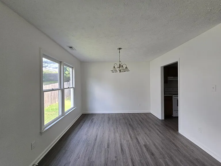 1521 Kara Ct — Photo 6