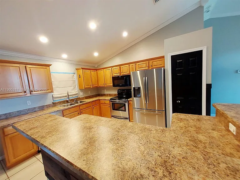 4031 Santa Barbara Dr — Photo 15
