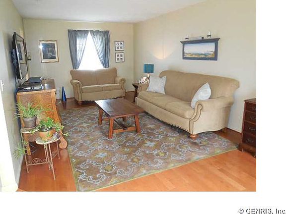 3rd image of 410 Burch Farm Dr