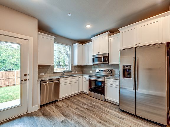 4th image of 1218 Chestnut Ct E