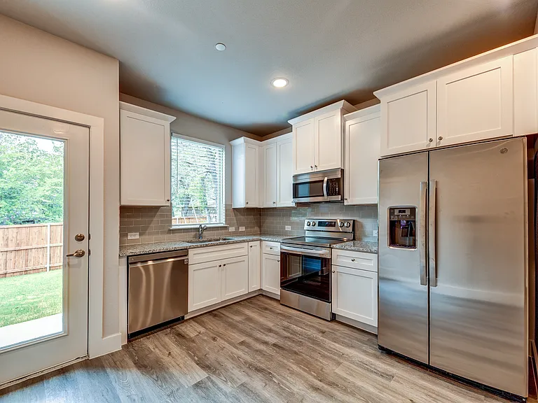 1218 Chestnut Ct #E — Photo 12