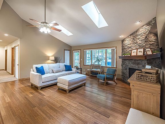 3rd image of 4183 Persimmon Dr
