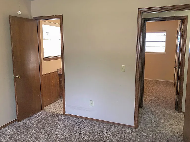 720 Robin Hill Rd — Photo 24