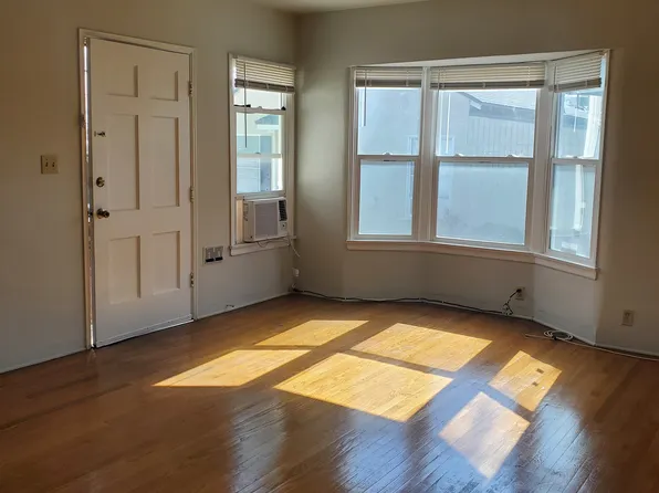 1417 N Altadena Dr, Pasadena, CA 91107