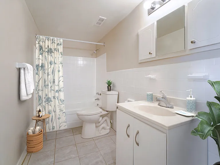 822 Glen St — Photo 14