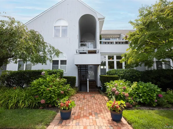 400 Noyack Road #E2, Southampton, NY 11968
