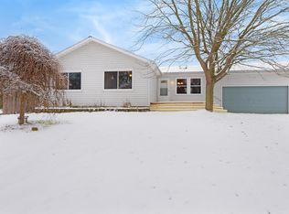 817 Mower Rd, Pinckney, MI 48169