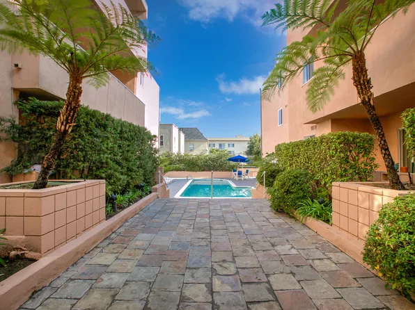 Sunset Poinsettia Towers