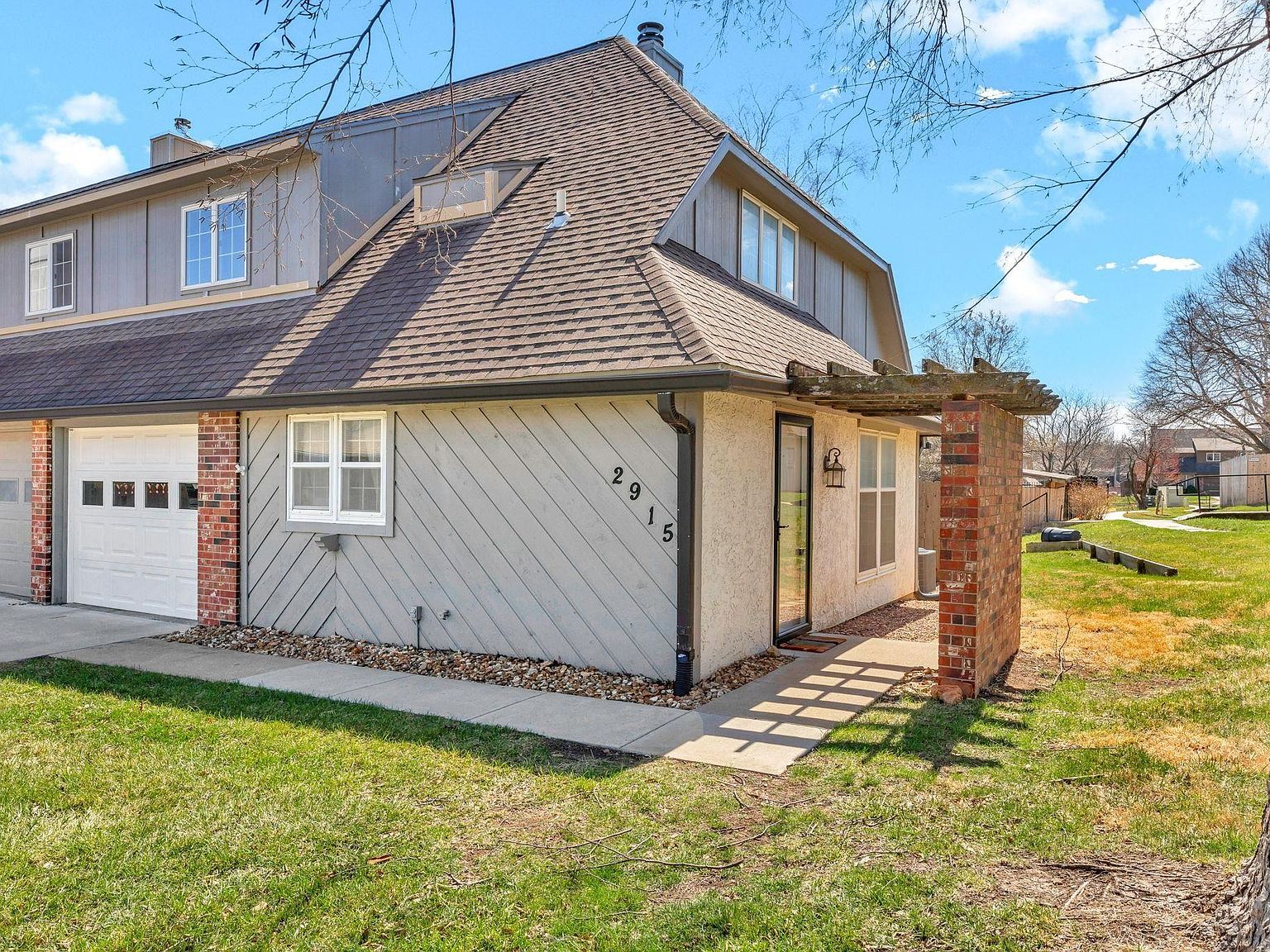 2915 SW Foxcroft 1 Ct, Topeka, KS 66614 | Zillow