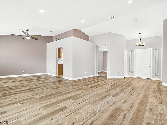 3rd image of 2803 Camelback Ln