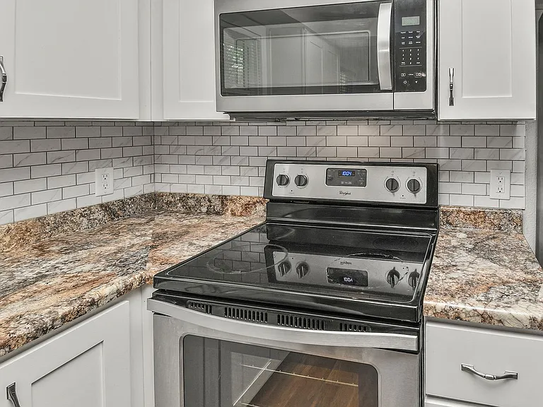 2626 W Hanover Dr — Photo 15