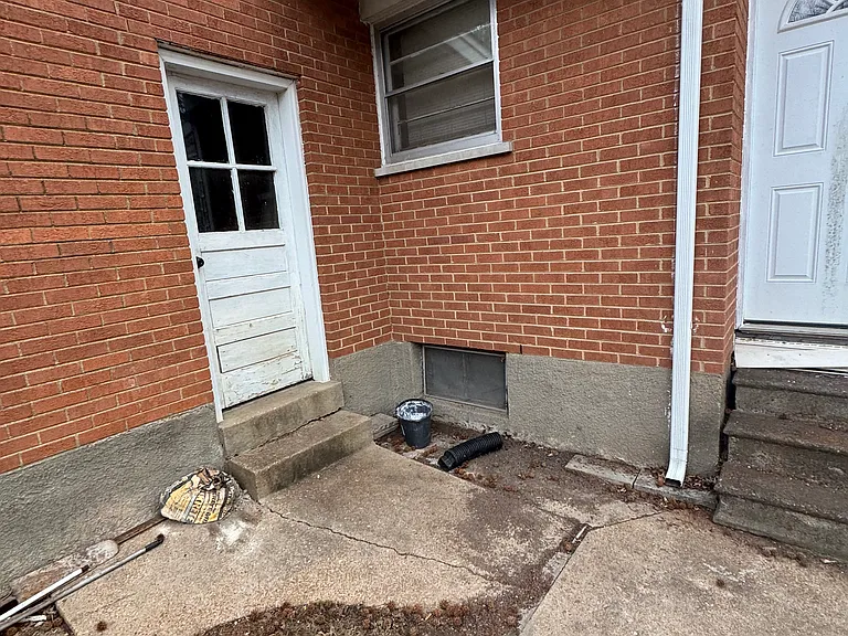 9619 Newton Dr — Photo 11