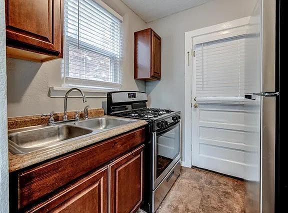 3rd image of 2604 Bellevue Ave APT D
