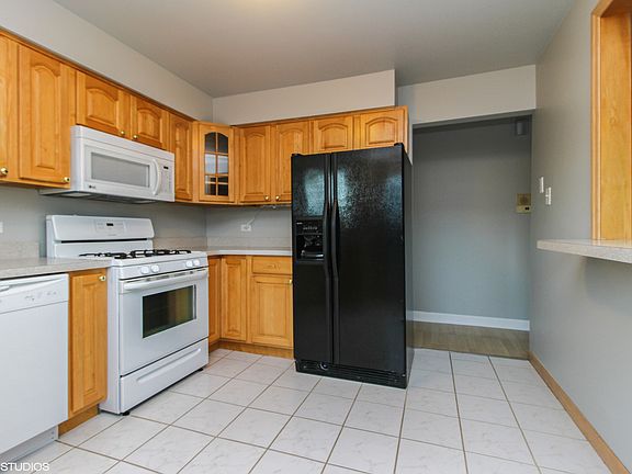 5th image of 16734 Lakewood Dr #2