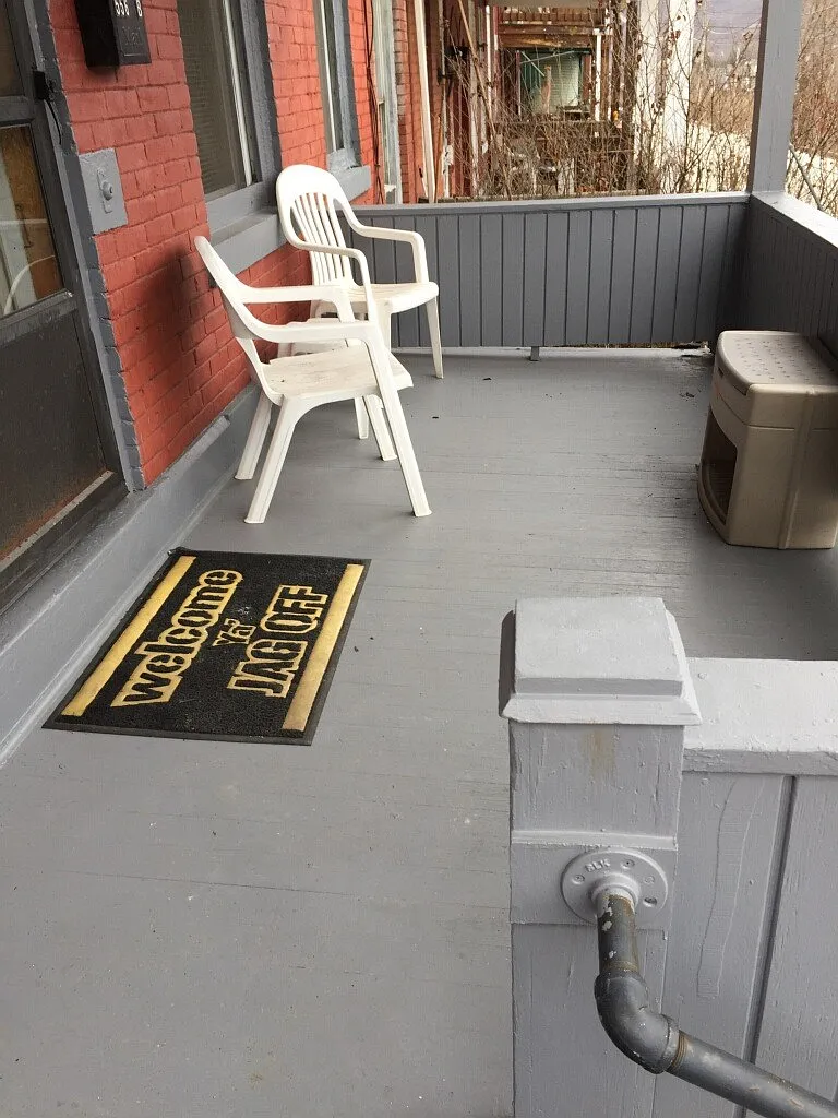 556 Middle Ave - B — Photo 1