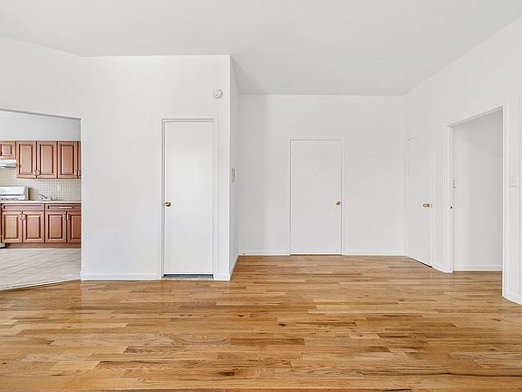 3rd image of 467 E 21st St #2