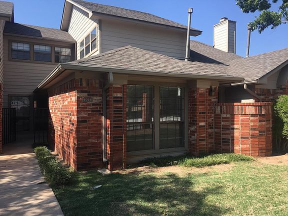 The townhouse has a terrace that connects to the windowy nat