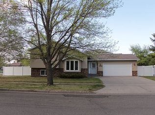 4705 29th St SE, Mandan, ND 58554