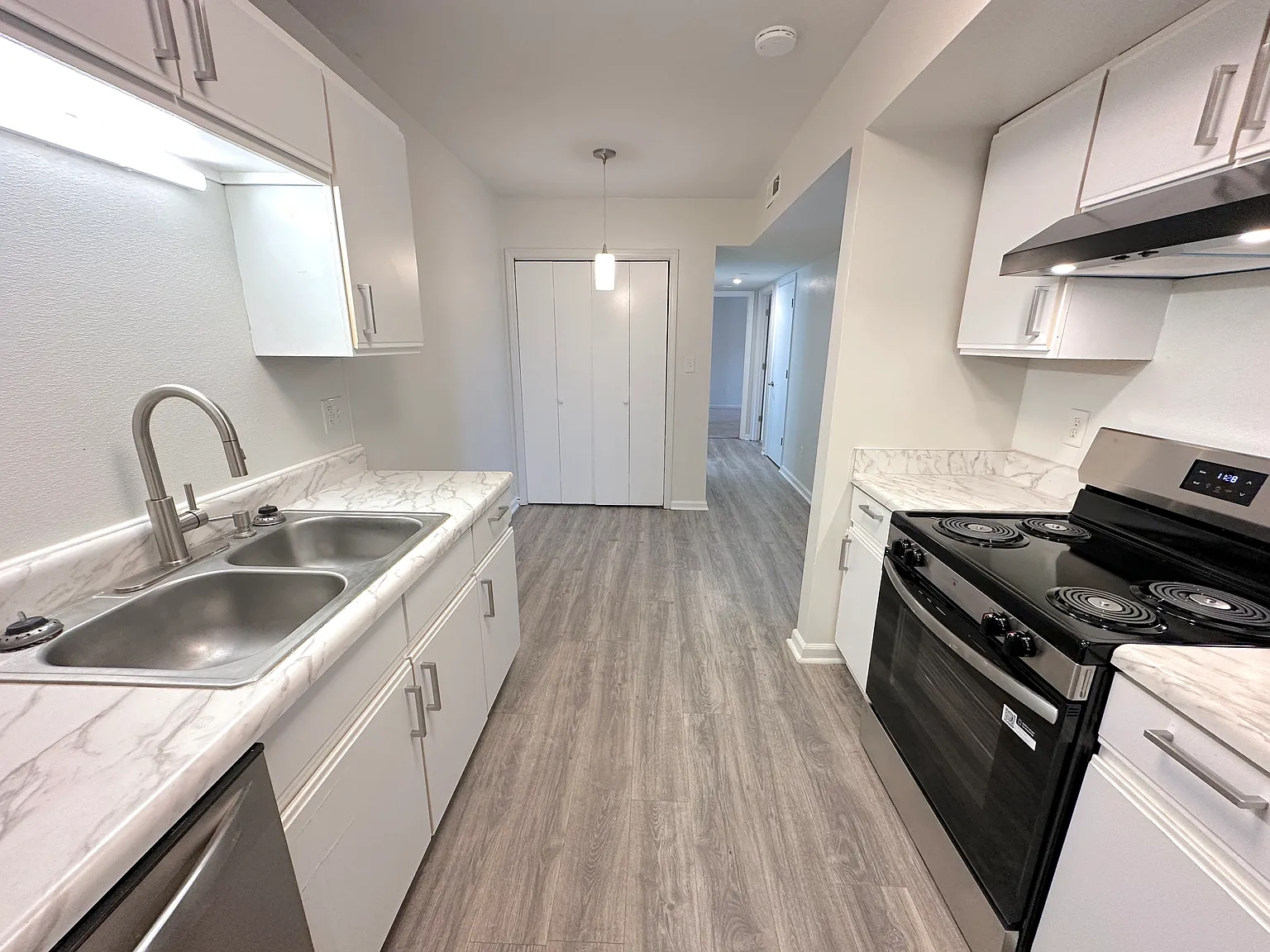 2 bed, 1.5 bath, 1005 sqft, $1,250 — Photo 1