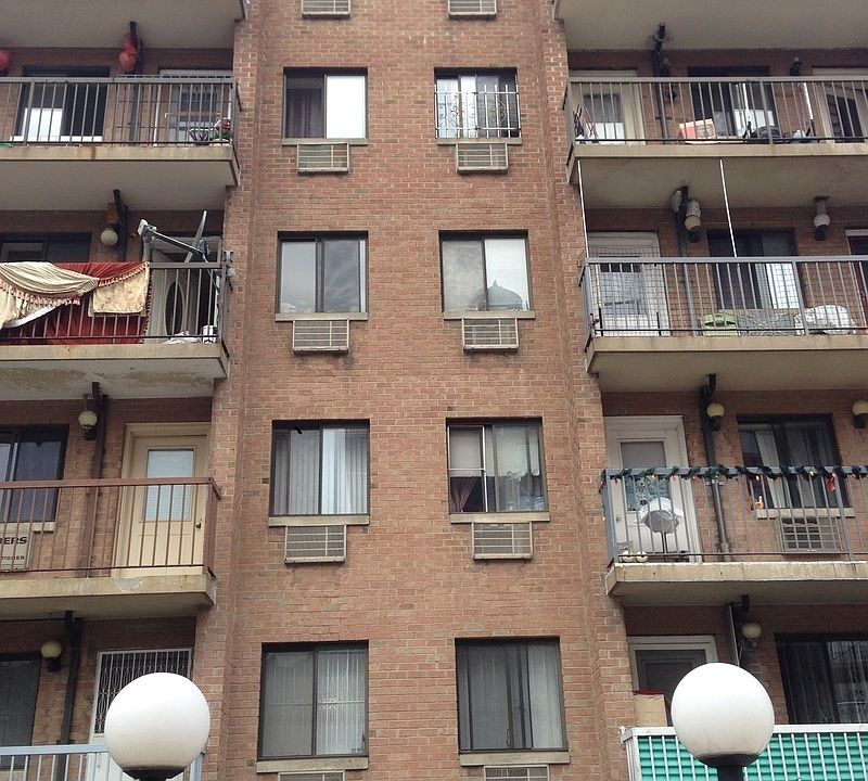 2nd image of 14423 Barclay Ave APT 6B