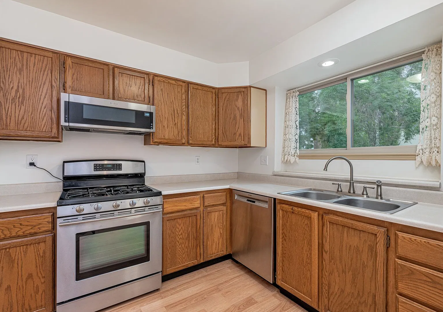 Gorgeous Thornton Three Bedroom Ranch! — Photo 4