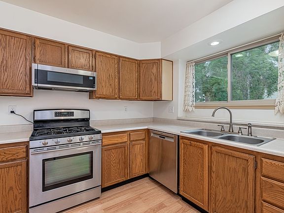4th image of 10216 Quivas St