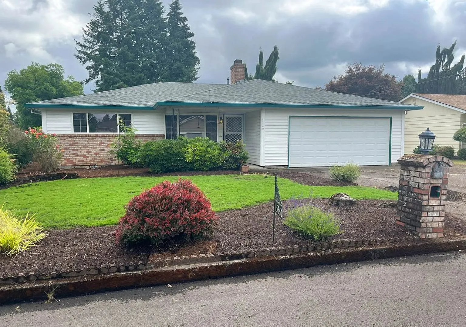 Charming Milwaukie Home in a Convenient Neighborhood — Photo 1