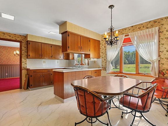 4th image of 3990 Maider Rd