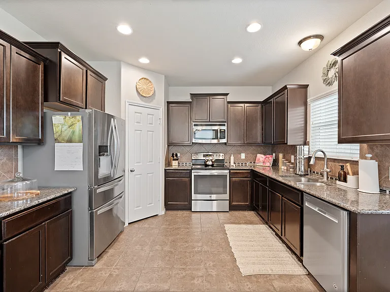 5516 Pinery Dr — Photo 6