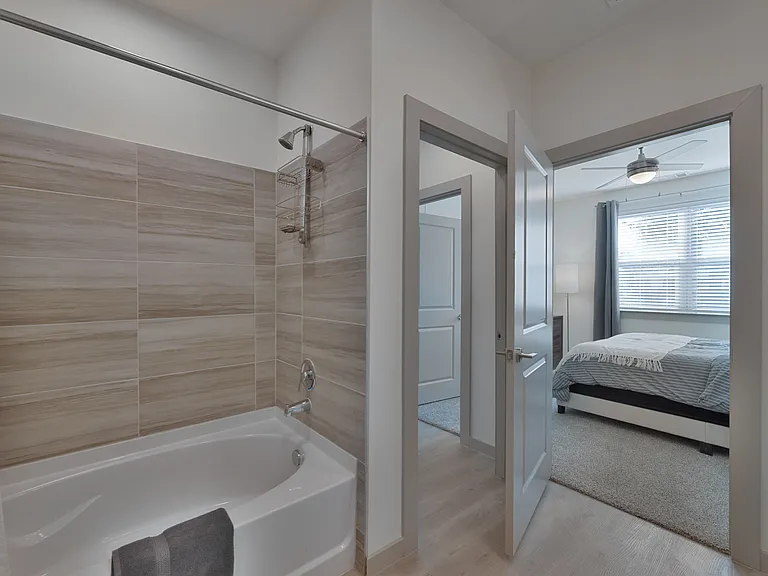 Bluffview Apartments — Photo 12