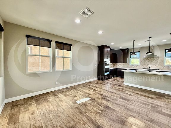 5th image of 687 W Flintlock Way