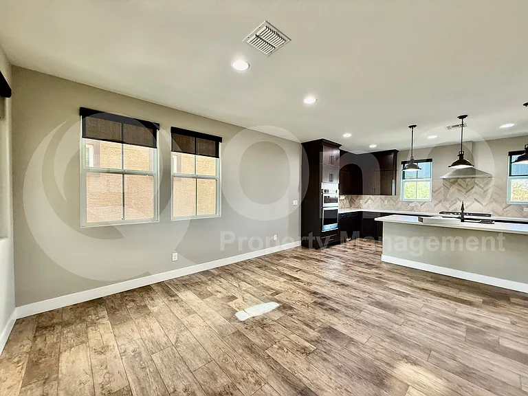 687 W Flintlock Way — Photo 5