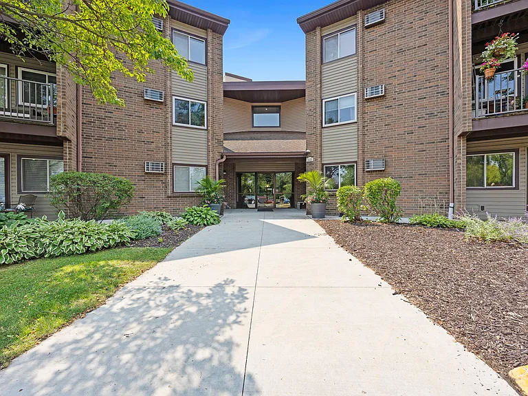 3420 Golfview Dr #123 — Photo 4