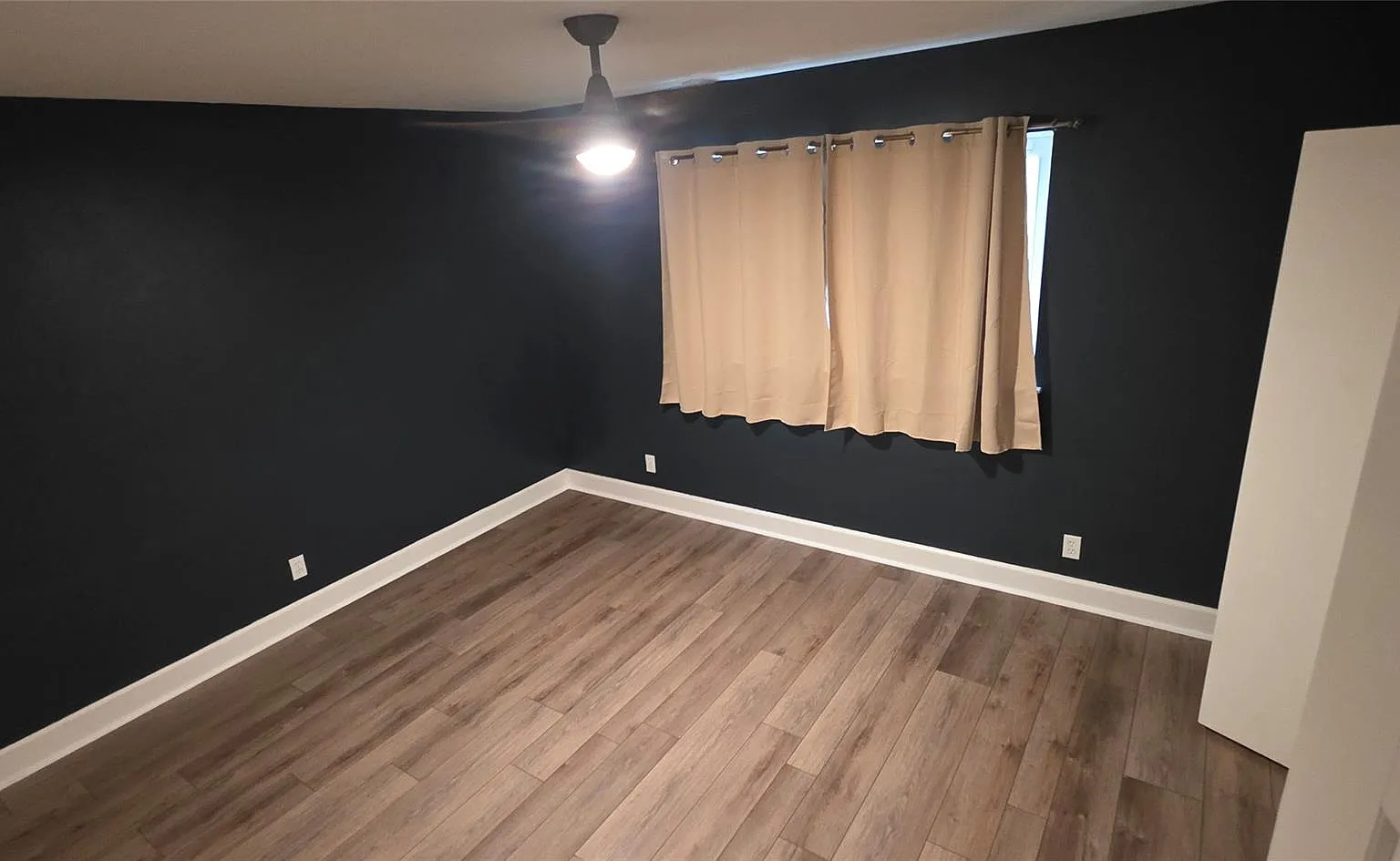 3 bed, 2.0 bath, 1944 sqft, $3,200 — Photo 4