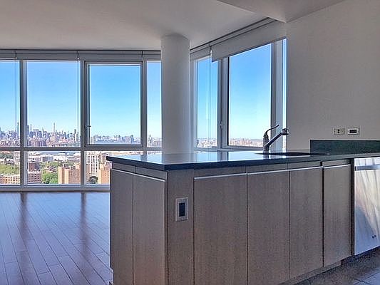3rd image of 66 Rockwell Pl APT 33B