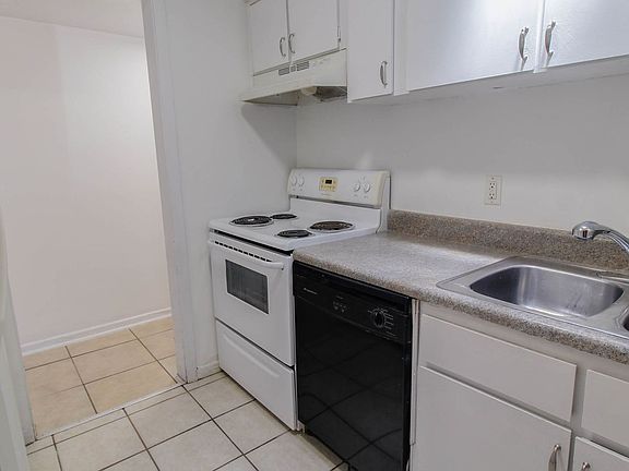 3rd image of 119 Krueger St
