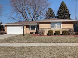 612 Elmwood Dr, Belvidere, IL 61008