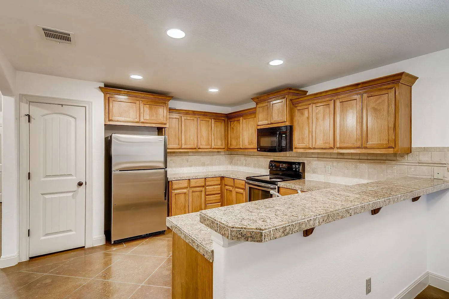 3 bed, 2.0 bath, 1528 sqft, $2,100 — Photo 4