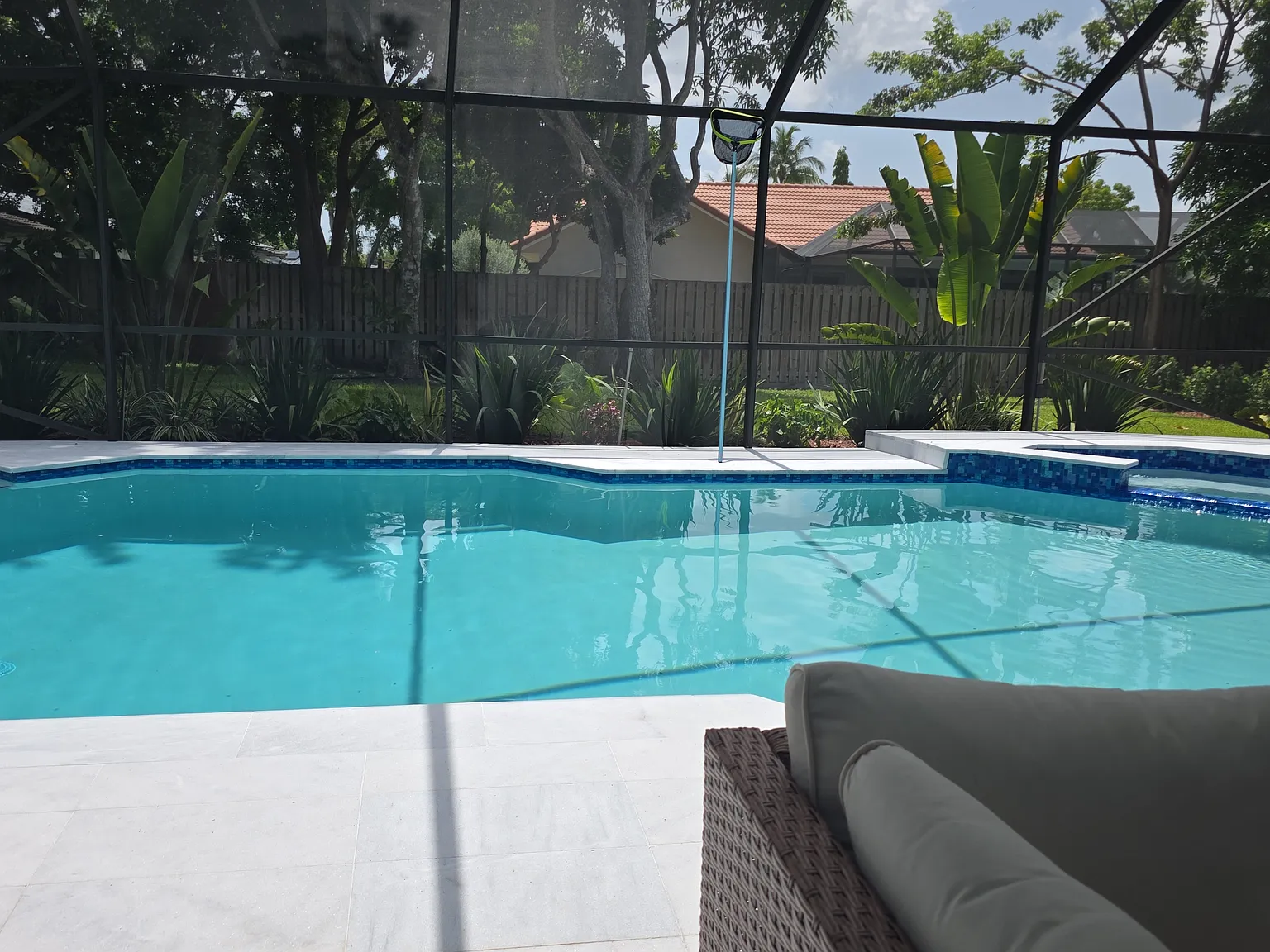 4 bed, 2.5 bath, 2047 sqft, $8,500 — Photo 2