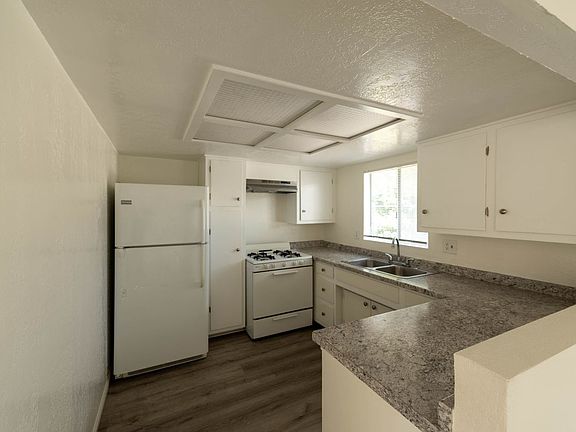 4th image of 220 N Myers St APT B
