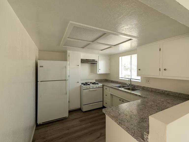 220 N Myers St #B — Photo 4