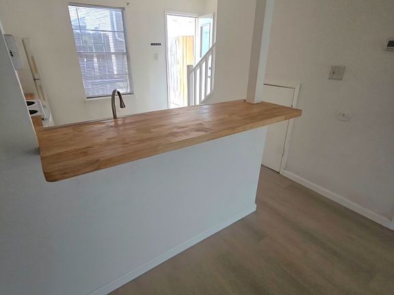 3rd image of 1209 Calaveras St #119