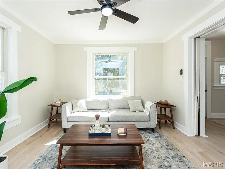 3303 Oxford Ave — Photo 3